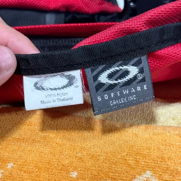 Oakley Icon 2.0 Duffle Bag Red/Black Tactical Software Vintage Y2K Gorpcore